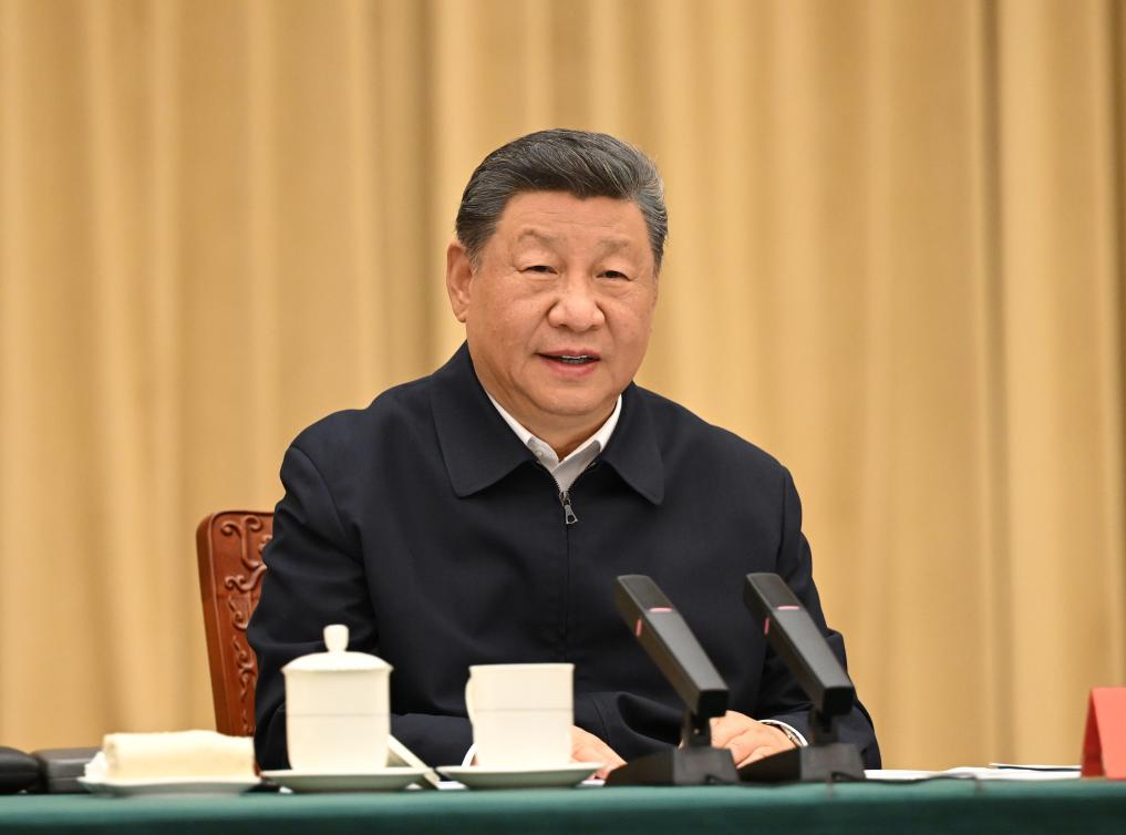 习近平在听取新疆维吾尔自治区党委和政府工作汇报时强调 完整准确全面贯彻新时代党的治疆方略 努力建设团结和谐、繁荣富裕、文明进步、安居乐业、生态良好的社会主义现代化新疆