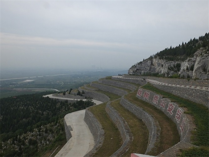 唐公山荒山绿化场景.JPG